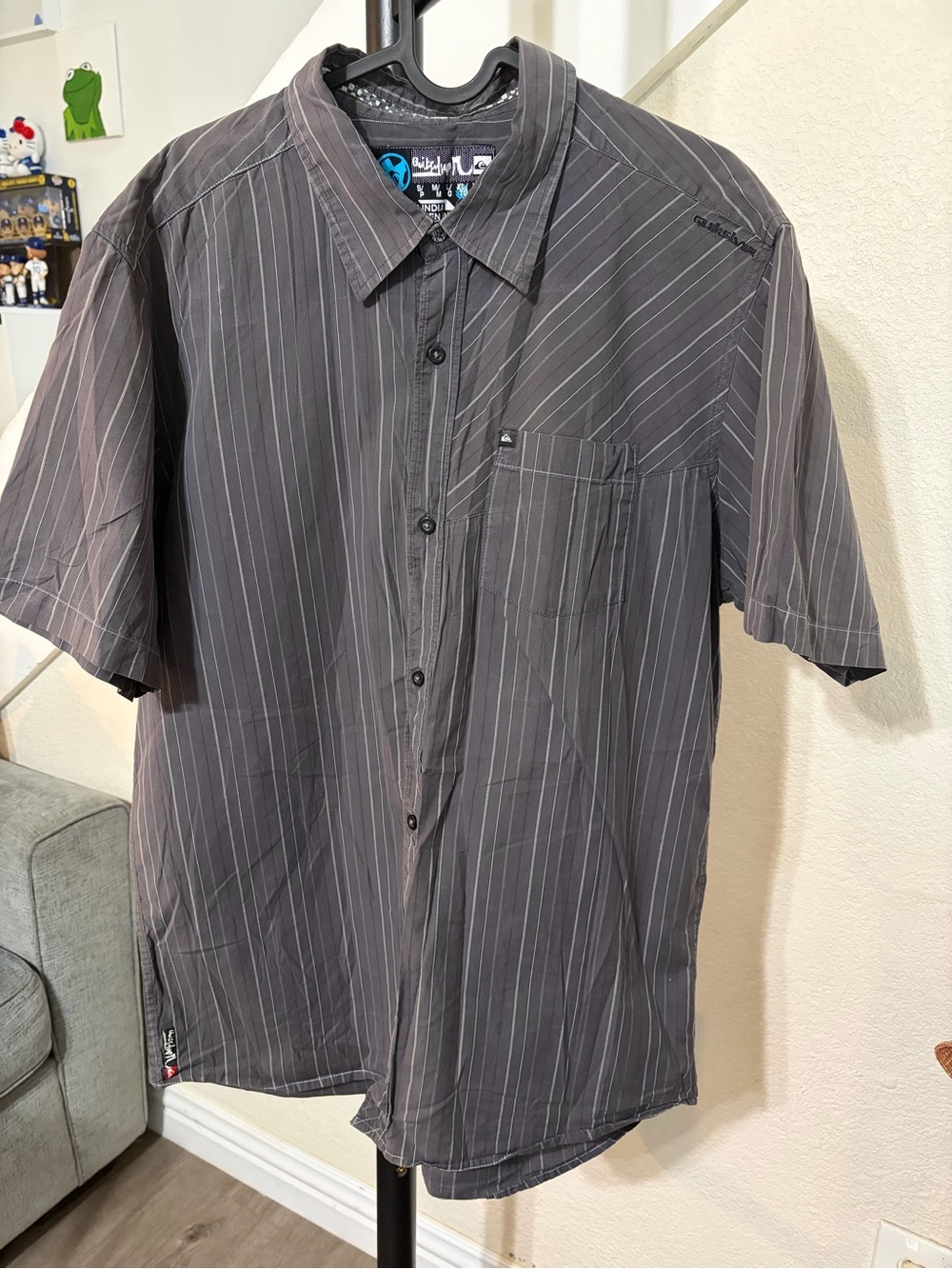 Quiksilver Men's Gray Pinstripe Short-Sleeve Button-Up Shirt
